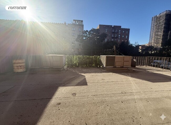 Building Photo - 163-10 89th Ave