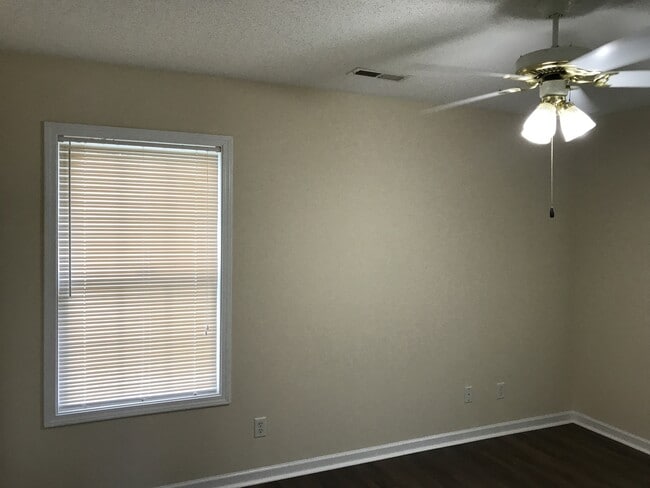Building Photo - Pet Friendly 3 Bedroom, 2 Bath Home with Garage and Fenced In Back Yard!