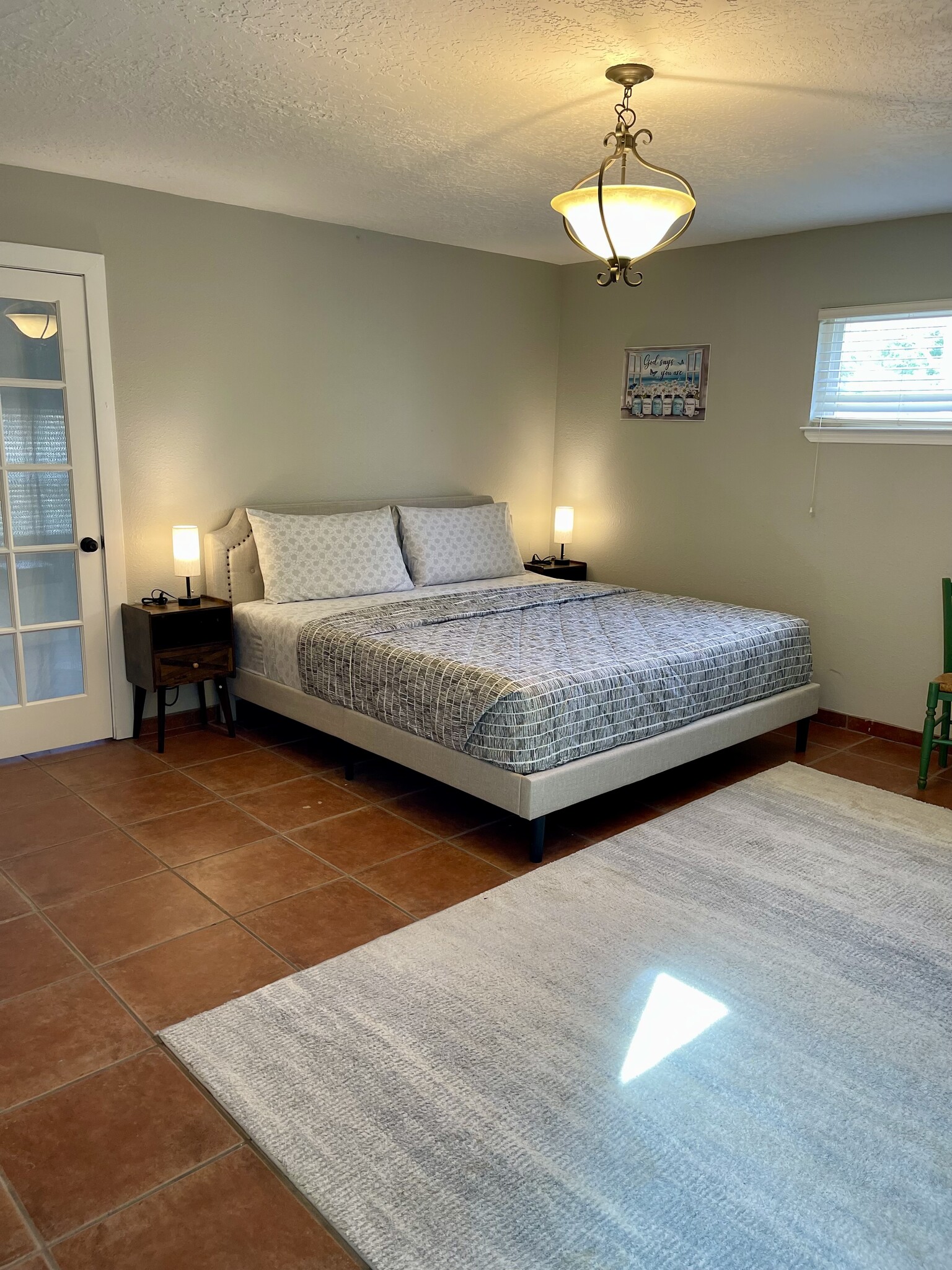 Master suite - 588 Applewood Rd