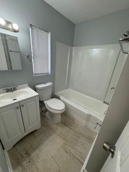 Building Photo - 3828 Rosetree Dr