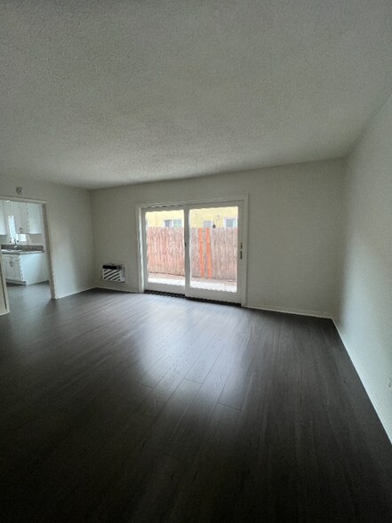 Primary Photo - 1827 W Glencrest Ave