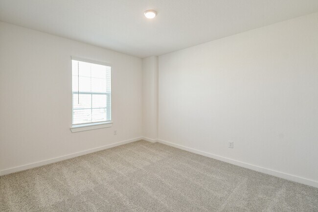 Building Photo - 1642 Birch Wood Dr