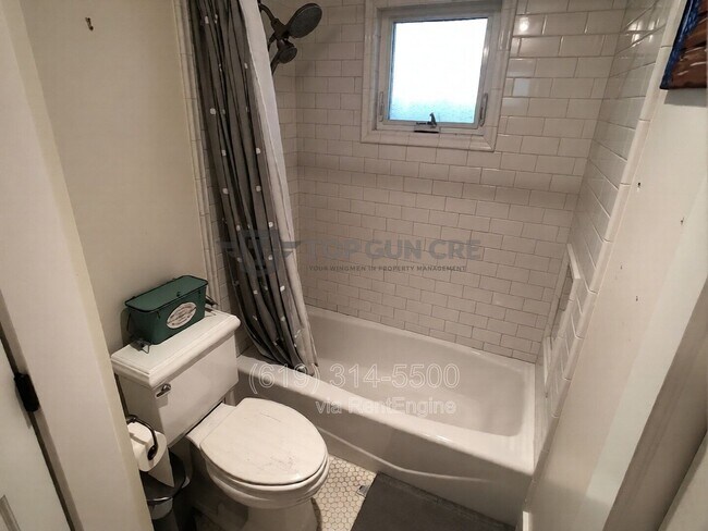 Building Photo - 4026-32 Utah St