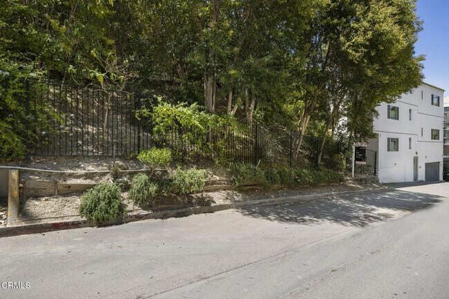 Building Photo - 3551 Dixie Canyon Pl