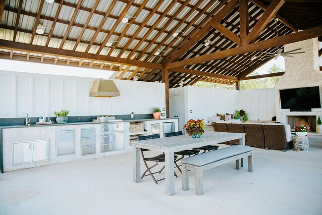 Building Photo - 2300 W Fitzhugh Rd