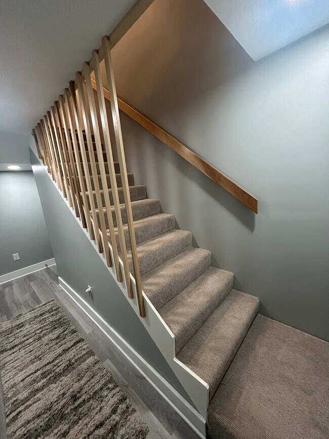 Building Photo - 44 Maple Ave