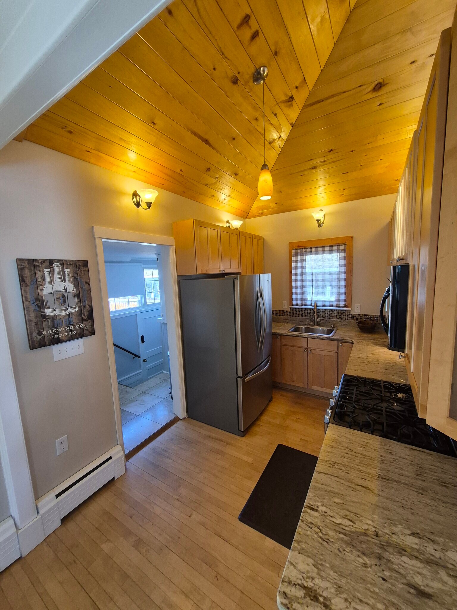 Building Photo - 211 S 6th Ave