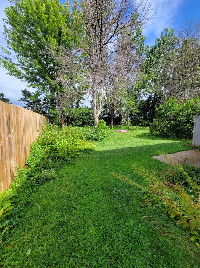 Building Photo - 2213 Namekagon St