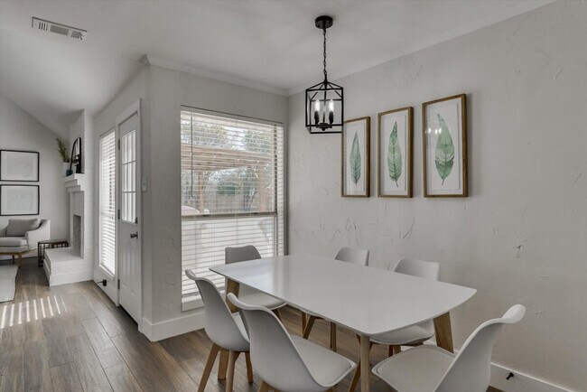 Building Photo - 516 Maywood Ln