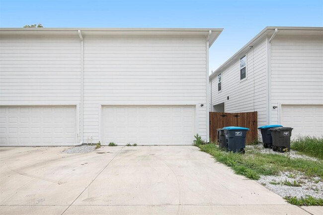 Building Photo - 224 Sunset Ln