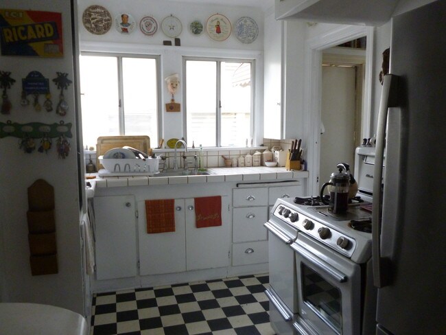 Building Photo - 727 N Occidental Blvd