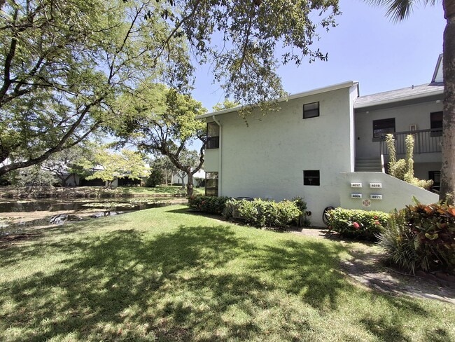 Building Photo - 4017 Carambola Cir N