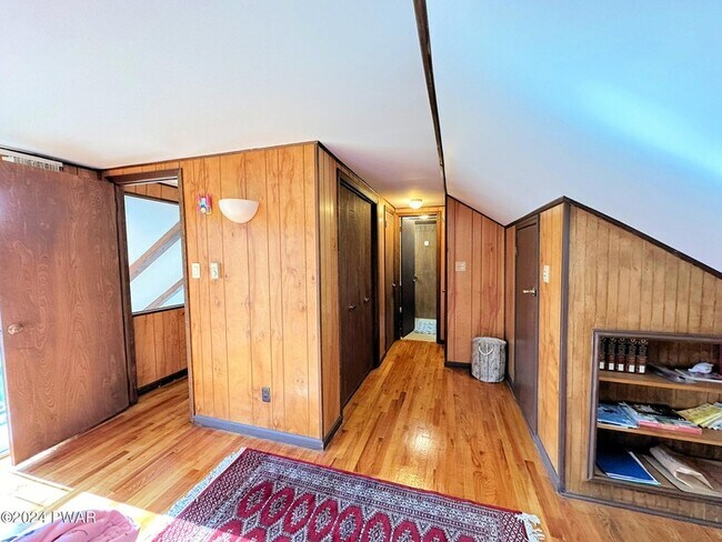 Building Photo - 402 Canoe Brook Dr