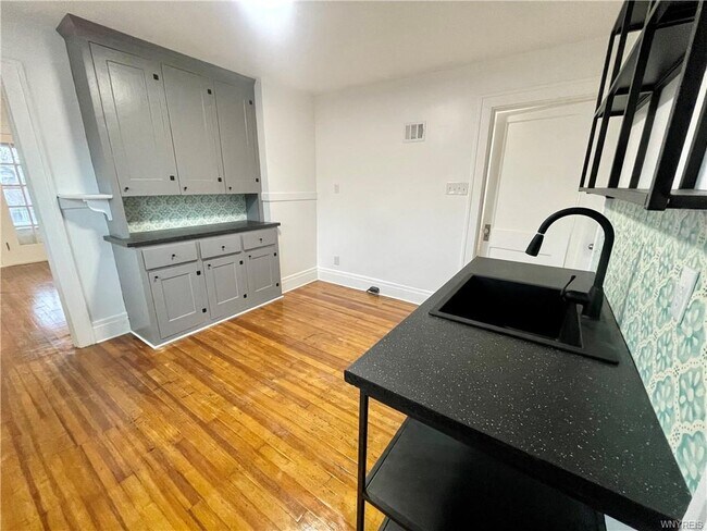 Building Photo - 434 23rd St