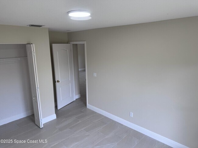 Building Photo - 1565 Emerson Dr SE