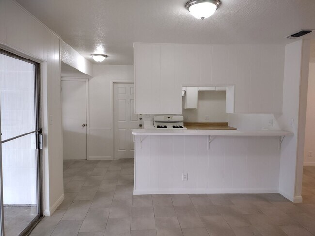 Building Photo - Meadow Village