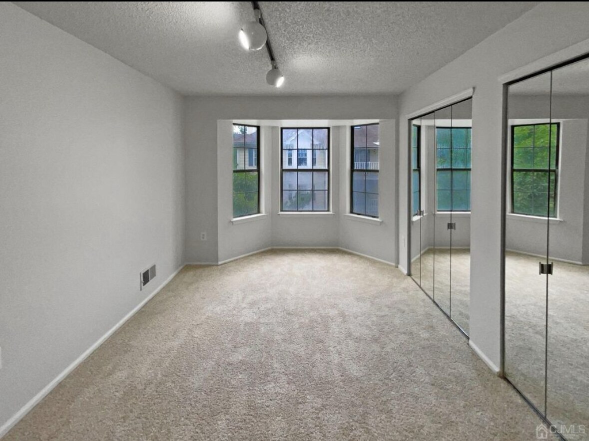 Building Photo - 40 Brighton Way