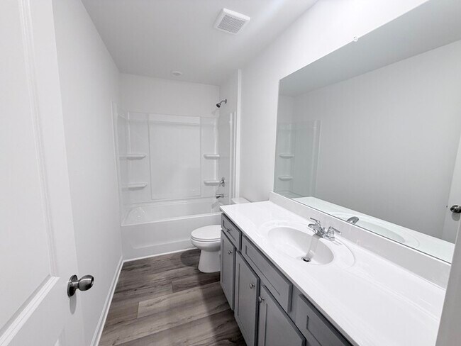 Building Photo - 532 Red Dragon Dr