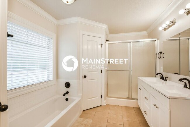 Building Photo - 3 Bedroom Pet-Friendly Home in HUNTSVILLE, AL with Main Street Renewal