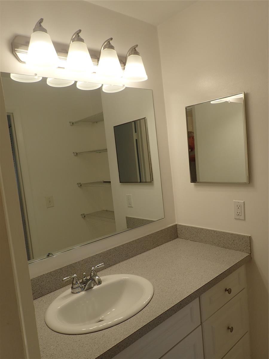 Building Photo - 2700 Riverside Dr