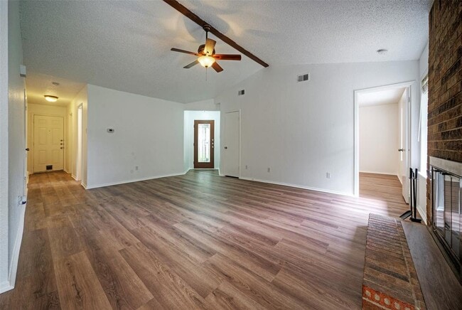 Building Photo - 702 Twin Oak Trail