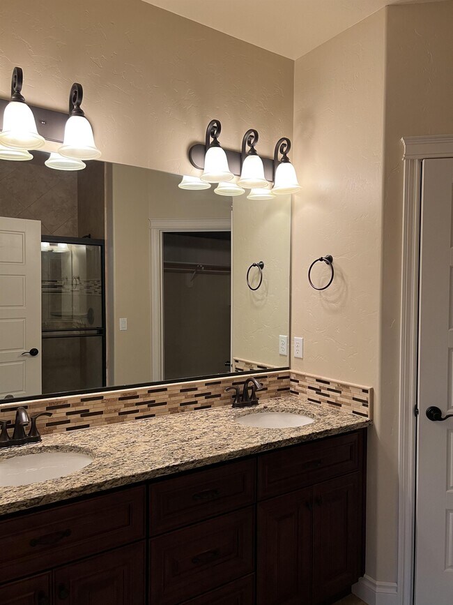 Building Photo - 2443 Bramasole Dr