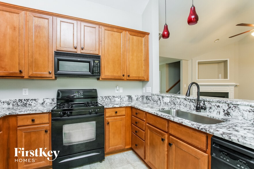 Building Photo - 1918 Sugarbush Dr