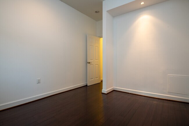 Building Photo - 1614 15th St NW