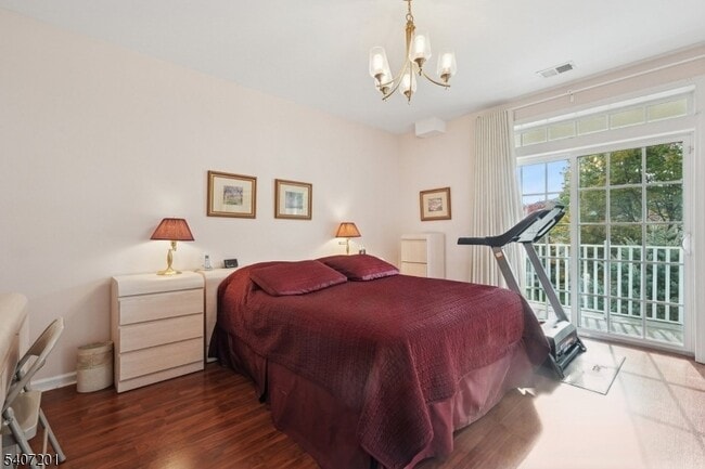 Building Photo - 806 Holly Ln