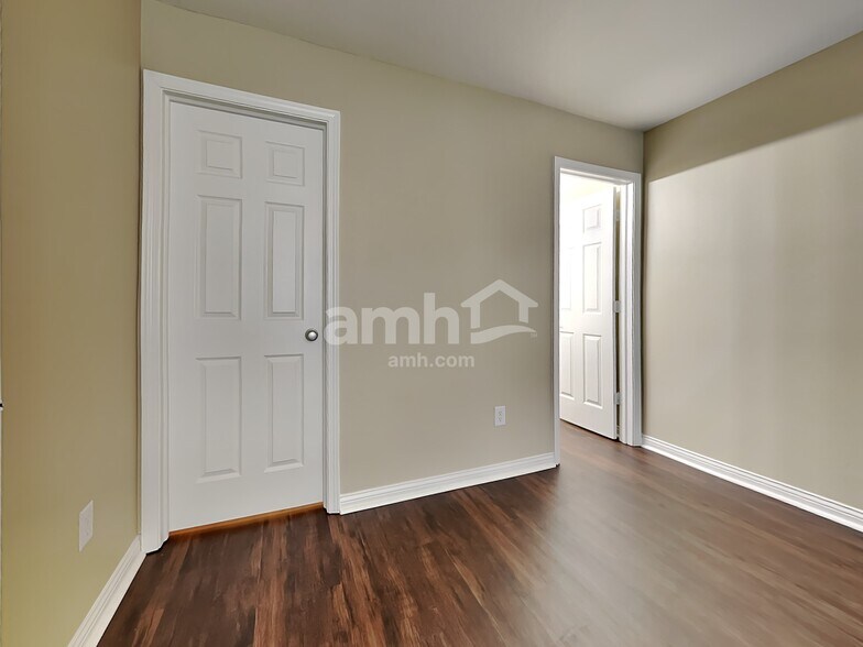 Building Photo - 937 Heatherwood Dr