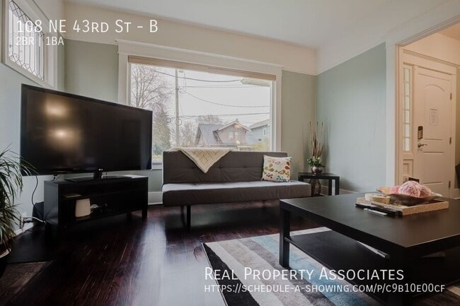 Building Photo - 108 NE 43rd St