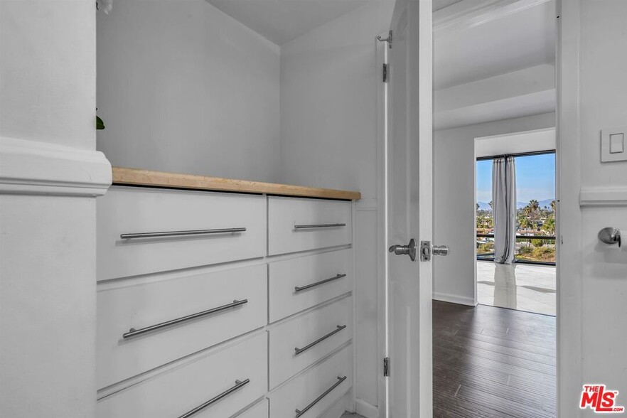 Building Photo - 4316 Marina City Dr