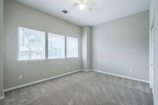 Building Photo - 3207 Avenue O