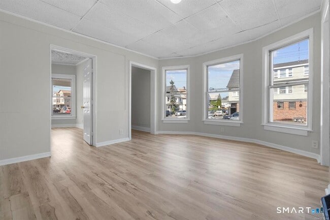 Building Photo - 725 Beechwood Ave