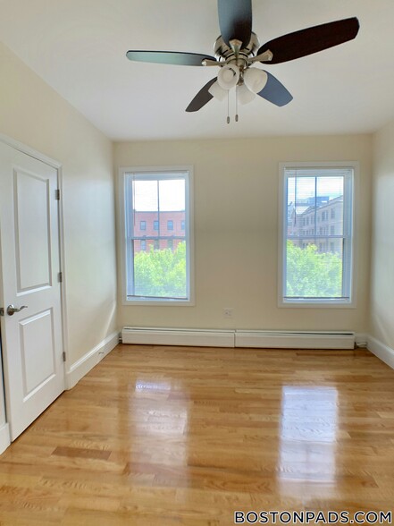 Building Photo - 35 Brookline St