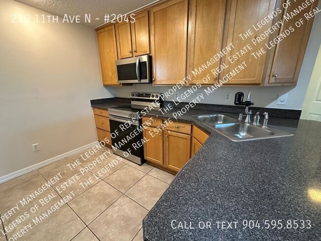 Building Photo - 210 11th Ave N