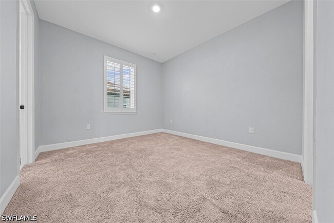 Building Photo - 2038 Grove Dr