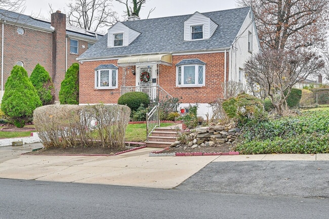 Building Photo - 80 W Kingsbridge Rd