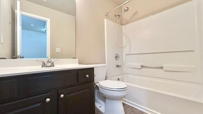 Building Photo - Gorgeous Alpharetta Townhouse! 3 Bedrooms/2.5 Bathrooms, Hardwoods, End Unit!
