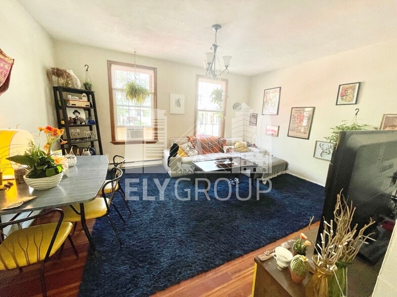 Building Photo - 76 Thorndike St