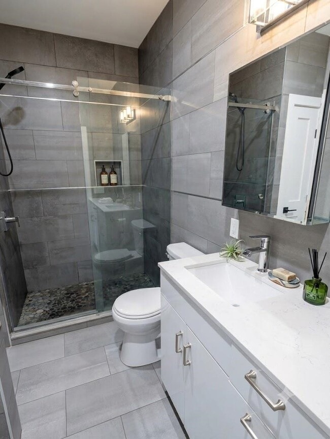 Building Photo - 580 Palisade Ave