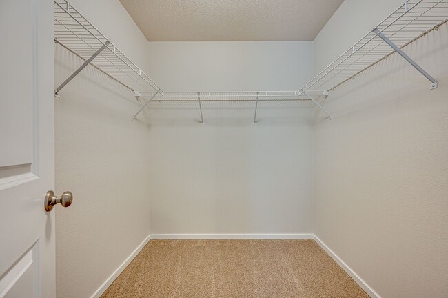 Building Photo - Beautiful Three Bedroom in Taverner Ridge!