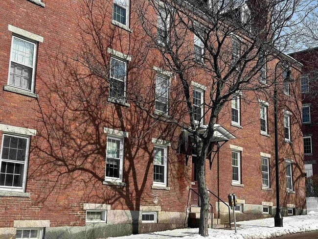 Building Photo - 131 W Merrimack St