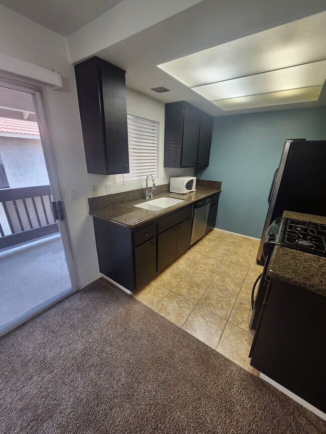 Building Photo - Beautiful 2 bedroom 1.75  bath Home Alta Loma