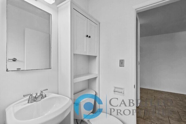 Building Photo - 2110 Bacon St