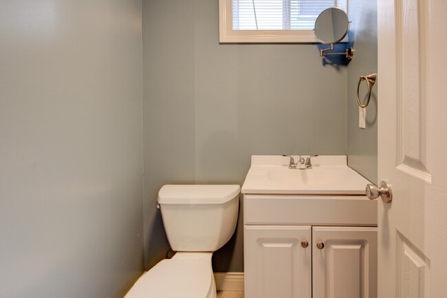 Building Photo - Beautifully Remodeled 2 Bedroom Home