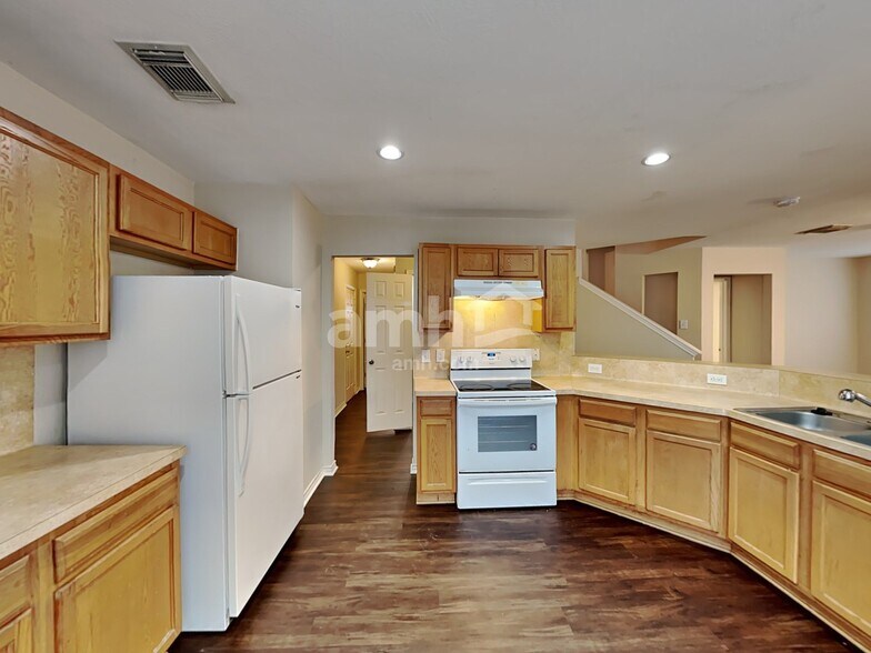 Building Photo - 2219 Shady Pine Dr