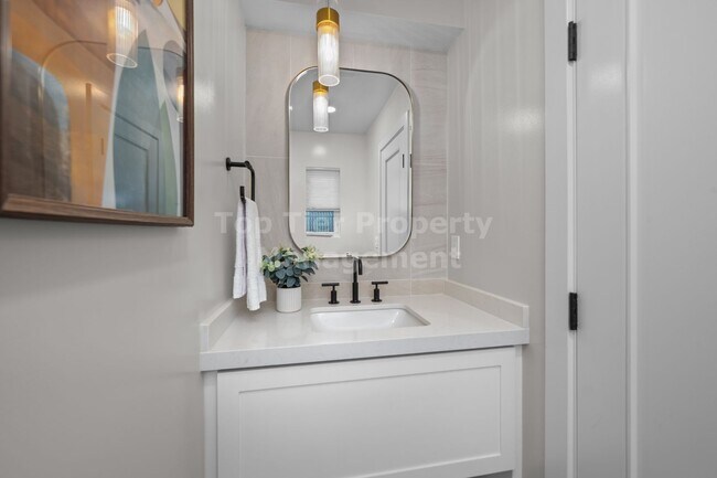 Building Photo - BRAND-NEW, FULLY-FURNISHED Luxury 3 bd / 3 ba Townhome in Coastal Carlsbad