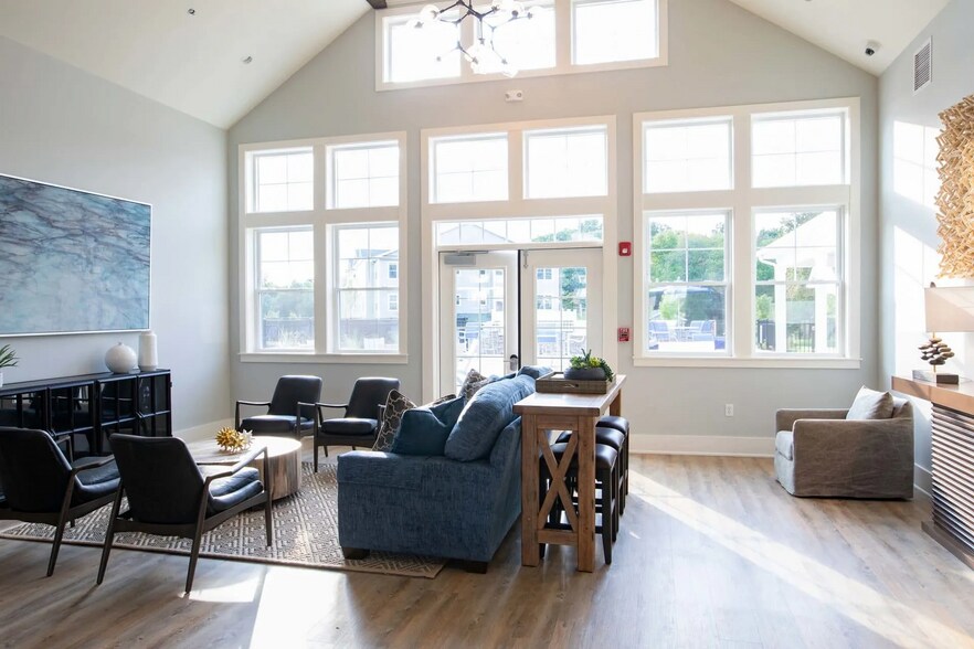 Building Photo - 2 Trl Run