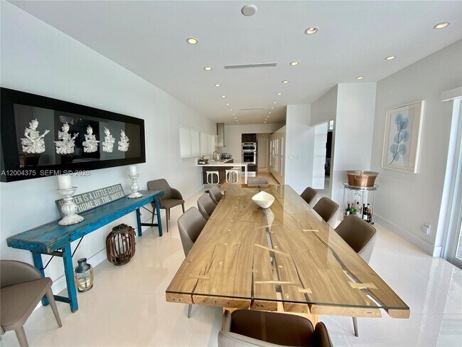 Building Photo - 265 N Shore Dr